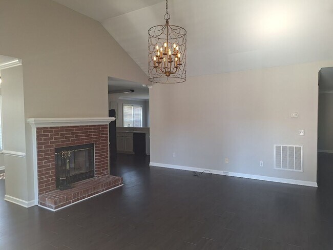 Building Photo - Fantastic Three Bedroom Home in Lexington!