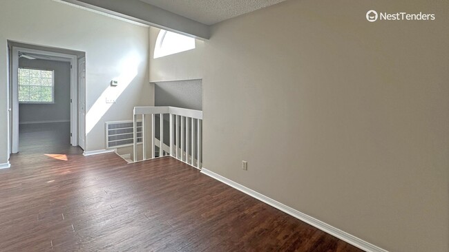 Building Photo - Large Updated Townhome in Argyle Forest!