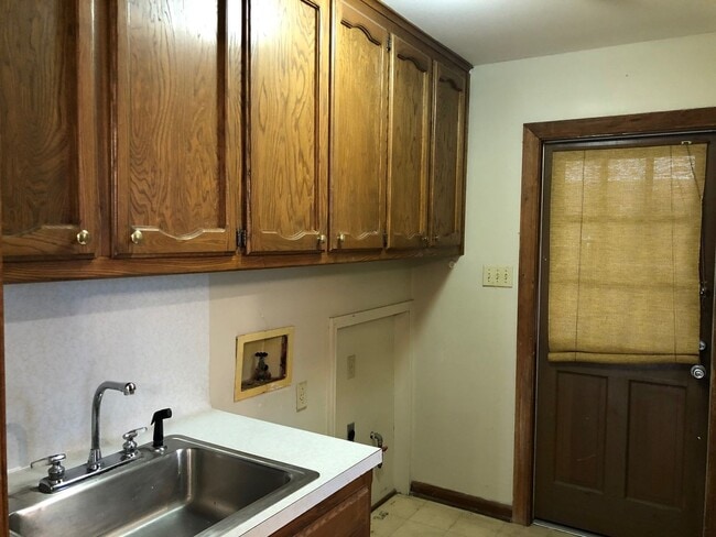 Building Photo - 1333 Oakdale Dr