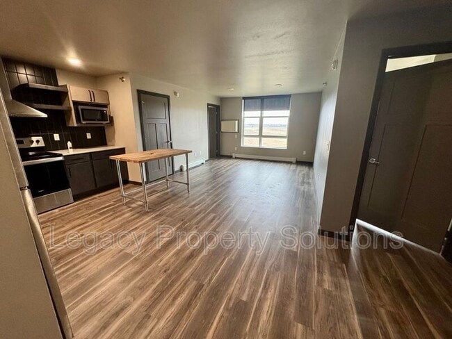 Building Photo - 226 E Greenfield Ln