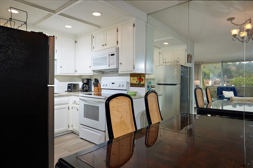 Building Photo - 2510 Torrey Pines Rd