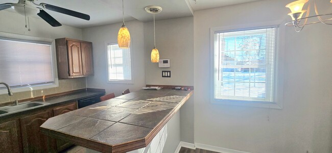 Building Photo - 1812 Shady Crest St