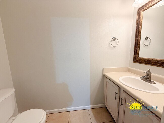 Building Photo - Updated 2 Bedroom Home in Fort Walton Beach!