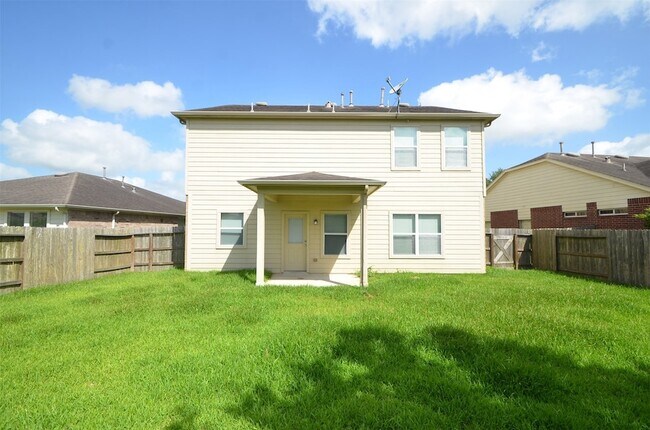 Building Photo - 915 Butterfly Ln