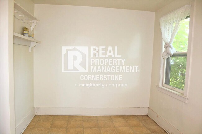 Building Photo - 808 W Kalamazoo Ave