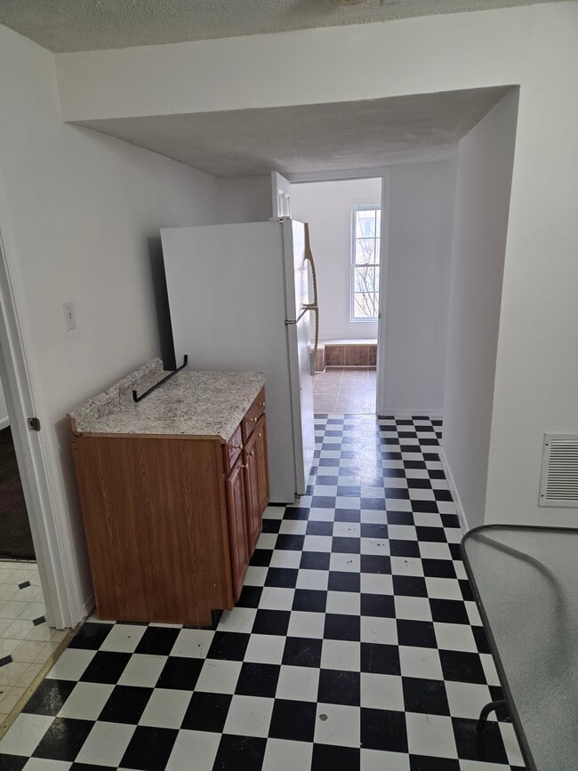 Building Photo - 618