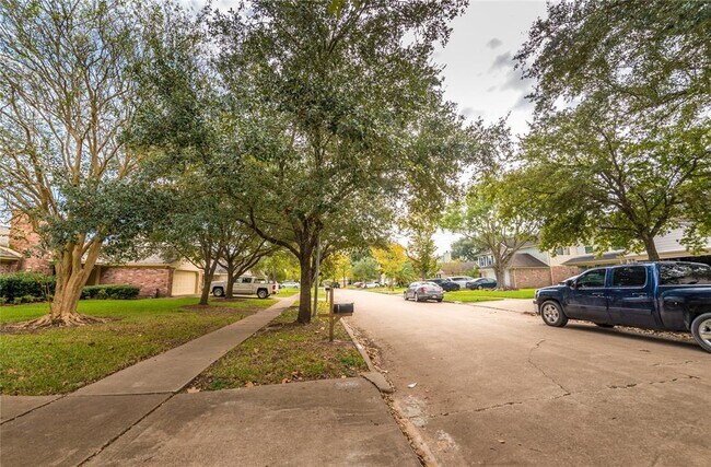 Building Photo - 3423 Hidden Creek Dr