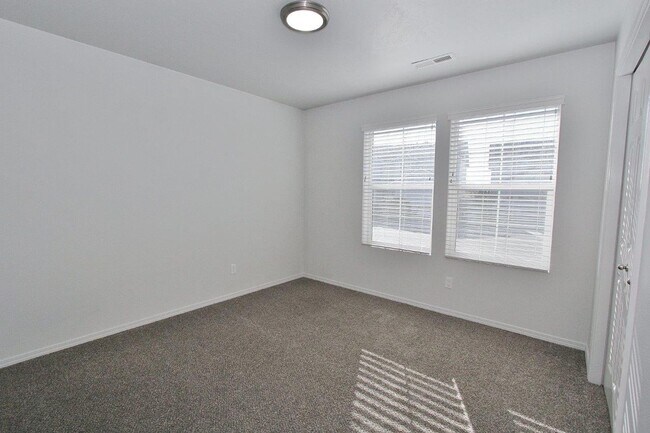 Building Photo - Single-Level Home In Quiet Neighborhood