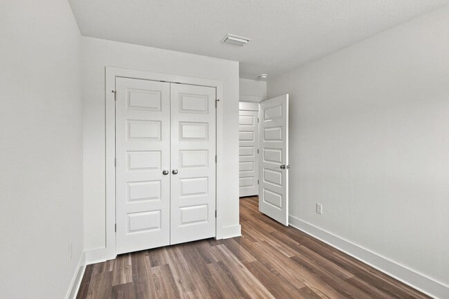 Building Photo - 157 Hawk St
