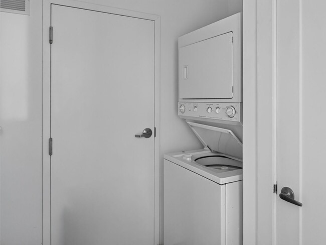 Interior Photo - 140 Orange Street