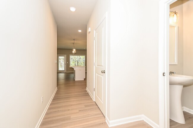 Building Photo - 862 Calvin Pk Dr
