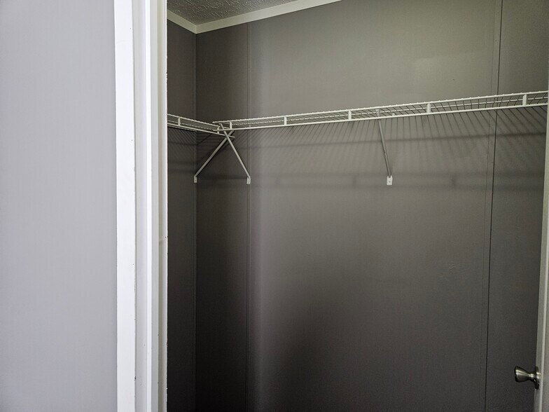 Building Photo - 64 Lynnwood Cir