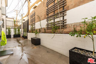 Building Photo - 1262 N Sweetzer Ave