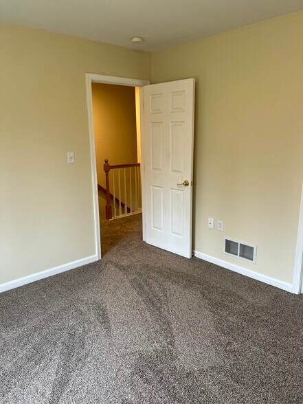 Building Photo - 4171 Kittatinny Dr