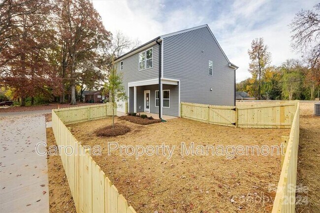 Building Photo - 1241 Eastway Dr