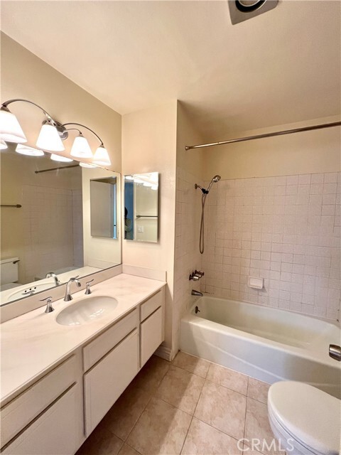 Building Photo - 28129 Ridgethorne Ct