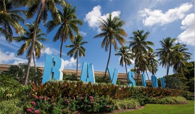 Building Photo - 300 S Biscayne Blvd