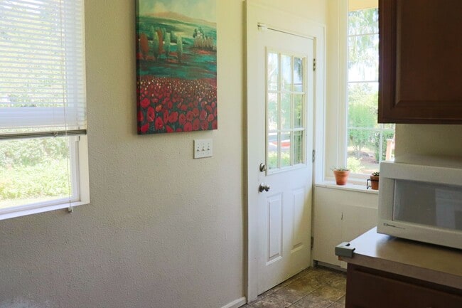 Building Photo - Exquisite 3 Bed, 1.75 Bath Home in Old Fai...