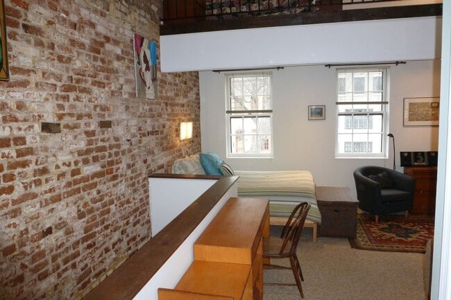 Towards sleeping area - 1113 C St SE