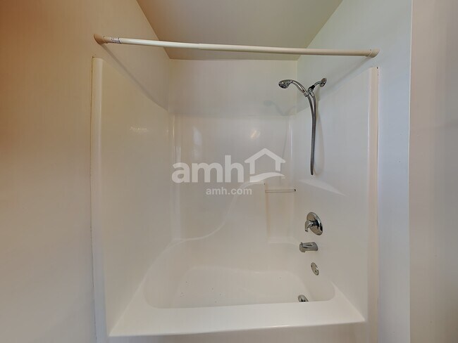 Building Photo - 1708 Lake Pointe Ct