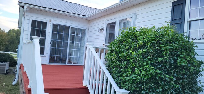 Building Photo - 338 Hicks Farm Rd