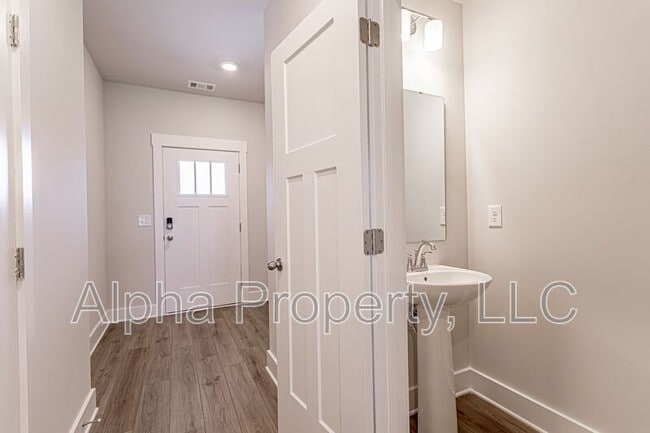 Building Photo - 124 Keel Ln