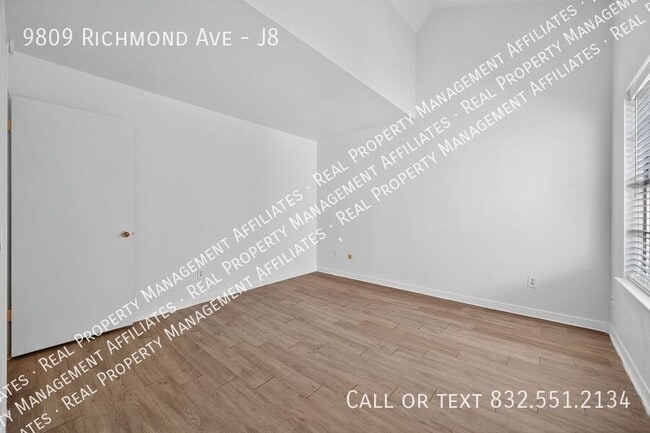 Building Photo - 9809 Richmond Ave.