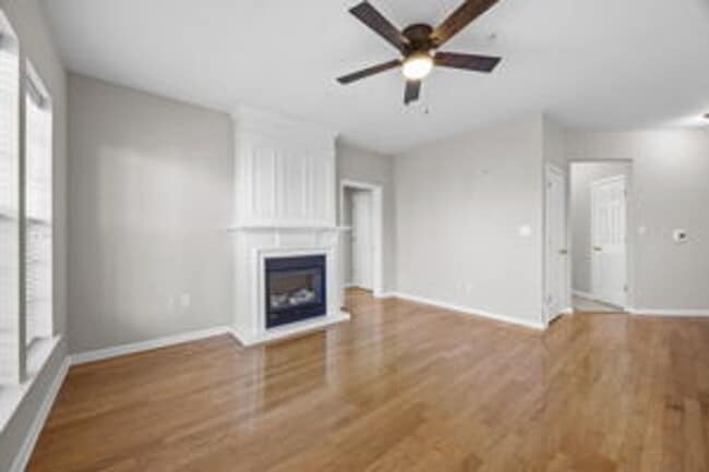 Building Photo - Charming 2 Bed + Office Condo in the Heart...