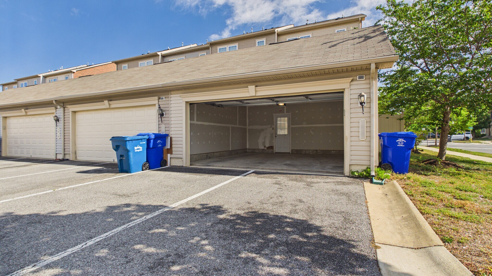 Building Photo - 5423 Saint Rita Dr