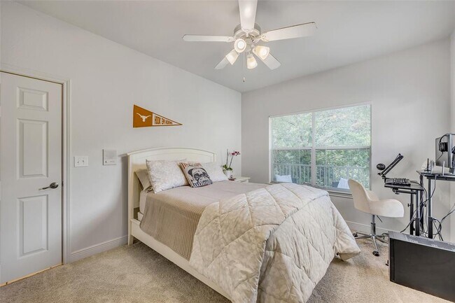 Building Photo - 5511 Oakwood Cove