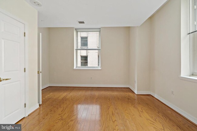 Building Photo - 1600 Arch St