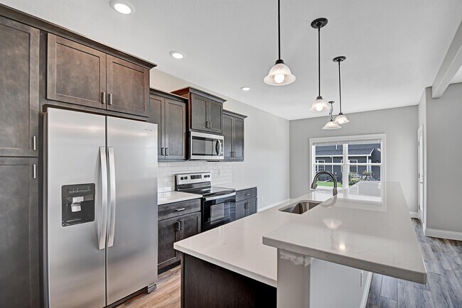 Building Photo - 1202 Heather Dr