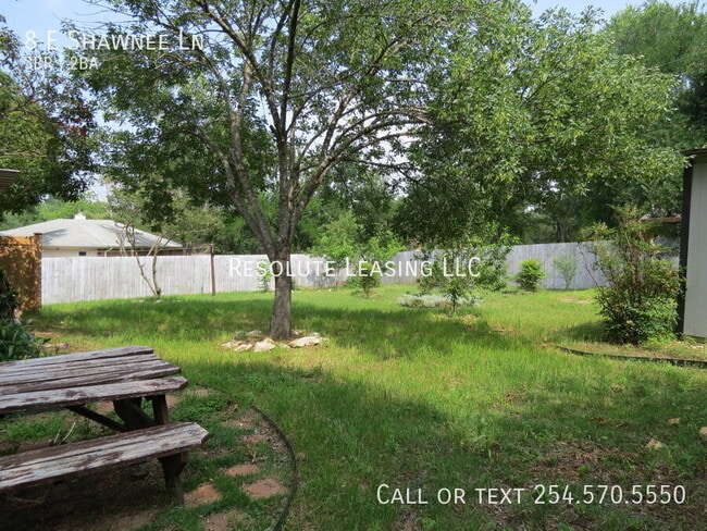 Building Photo - 8 E Shawnee Ln