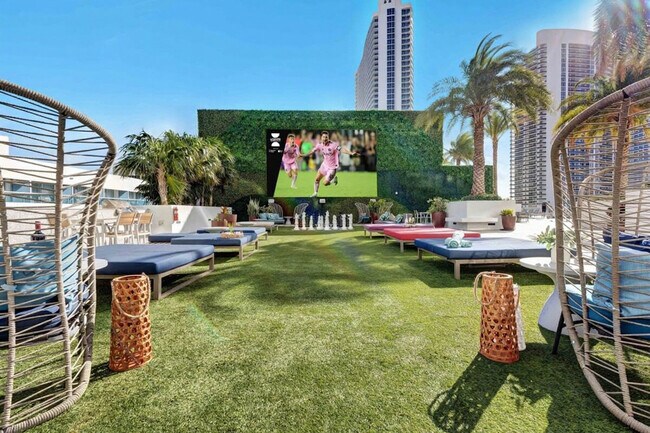 Building Photo - 4010 S Ocean Dr