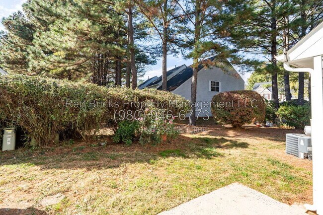 Building Photo - 10212 University Park Ln