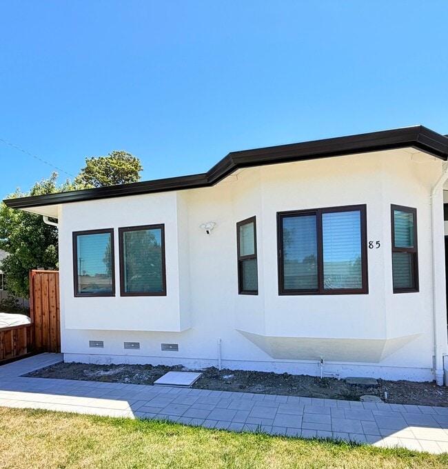 Building Photo - 85 Cronin Dr