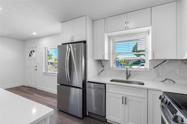 Building Photo - 11572 63rd Ave N