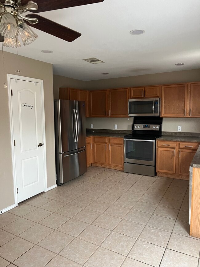 Building Photo - 2530 S Links Dr