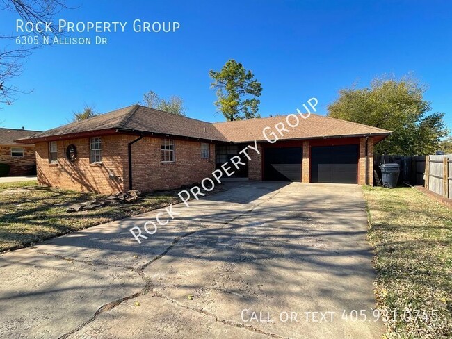 Primary Photo - Lovely Brick Home in NW OKC near Lake Hefner