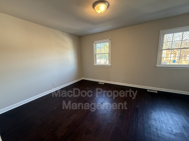 Building Photo - 534 Olde Greenwich Cir