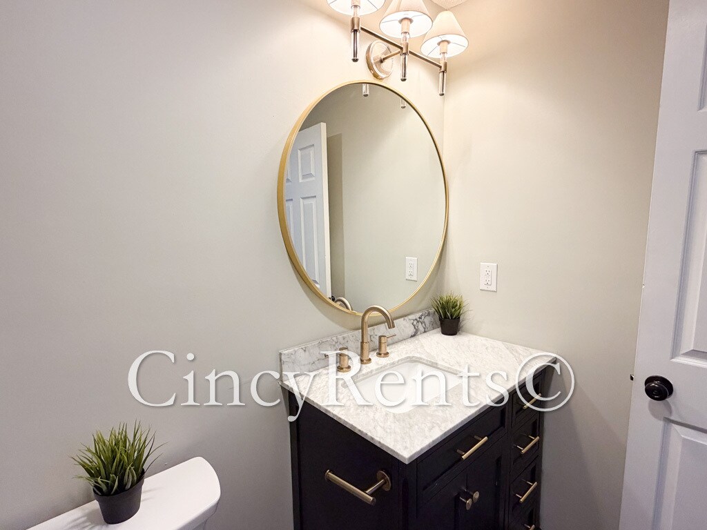 Building Photo - 422 Clark St