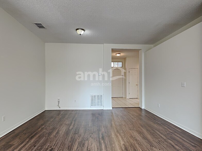 Building Photo - 2722 Cullens Ct