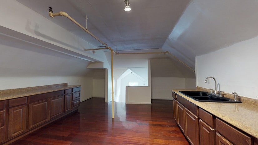 Building Photo - 201 Comstock Ave