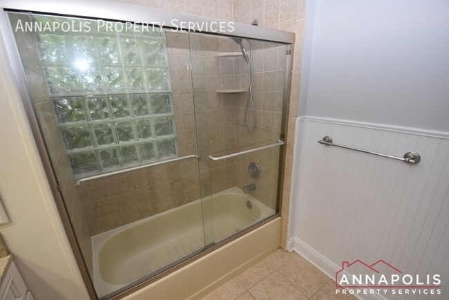 Building Photo - 906 Windwhisper Ln