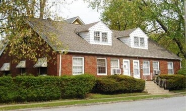 Building Photo - 326 N Pine St