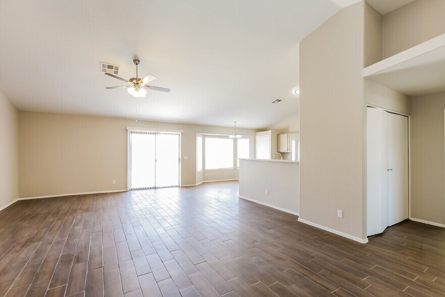 Building Photo - 523 N Bailey Cir
