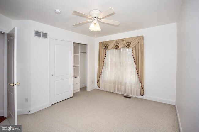 Building Photo - 189 Christopher Dr