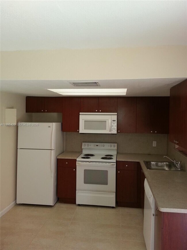 Building Photo - 2604 NW 52nd Ave