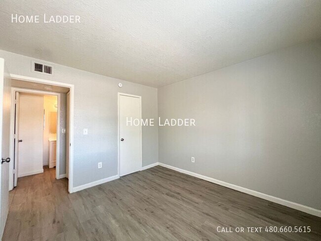 Building Photo - 4959 S Park Ave