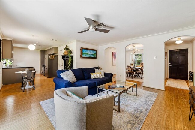 Building Photo - 5823 Duxbury St